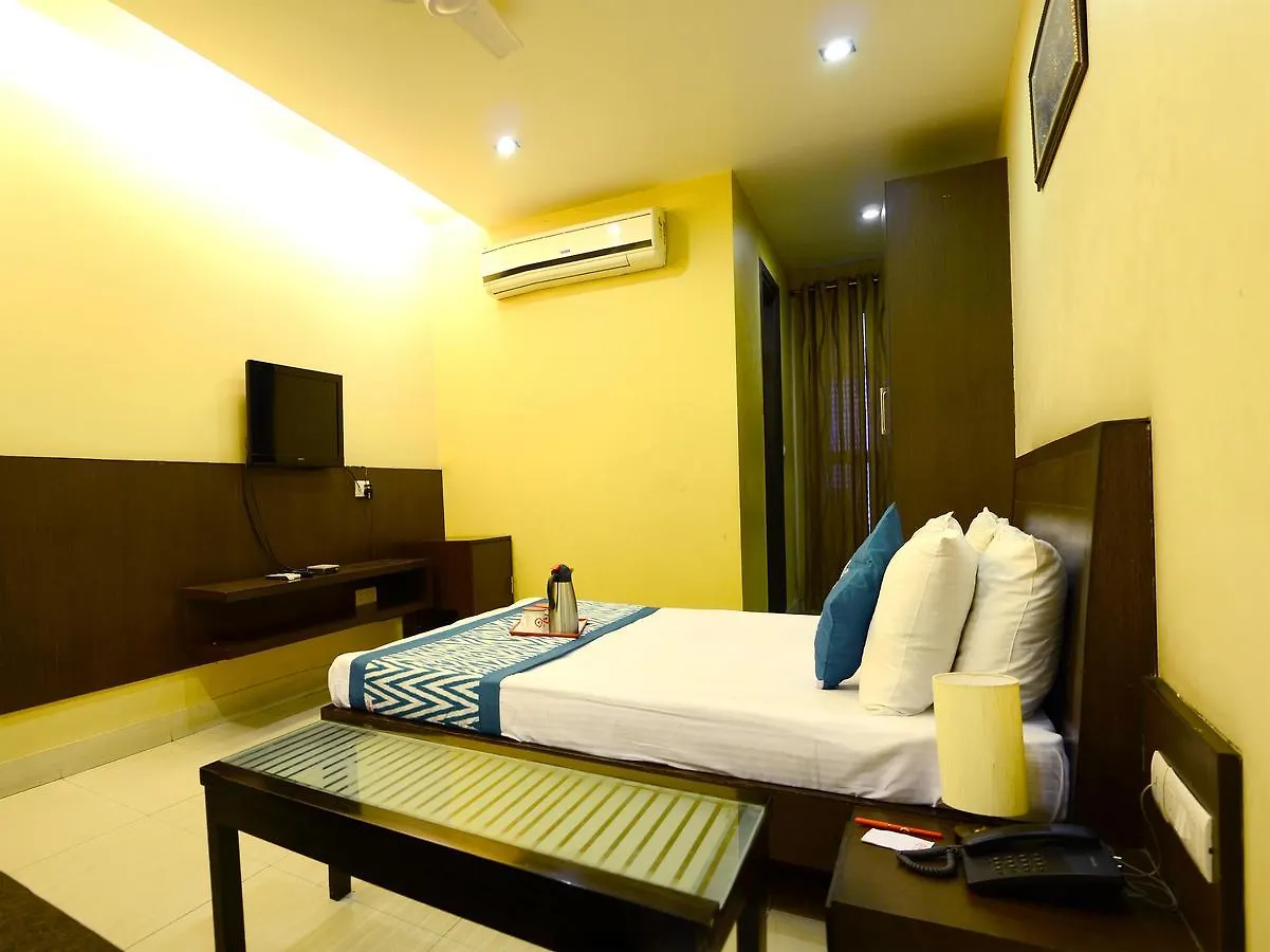 **  Oyo 2066 Vikaspuri Hotel Delhi  India